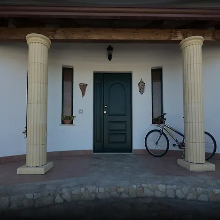 Maria Antonietta Villa *